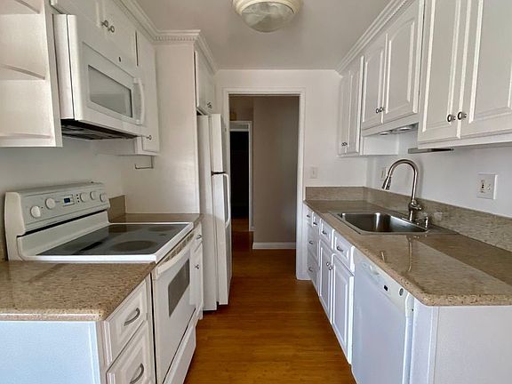 3rd image of 615 E Broadway #301
