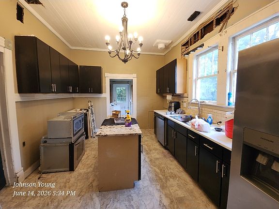 4th image of 2758 Houston Ave