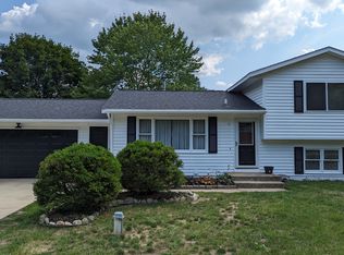 12215 Oakwood Shores St, Wayland, MI 49348