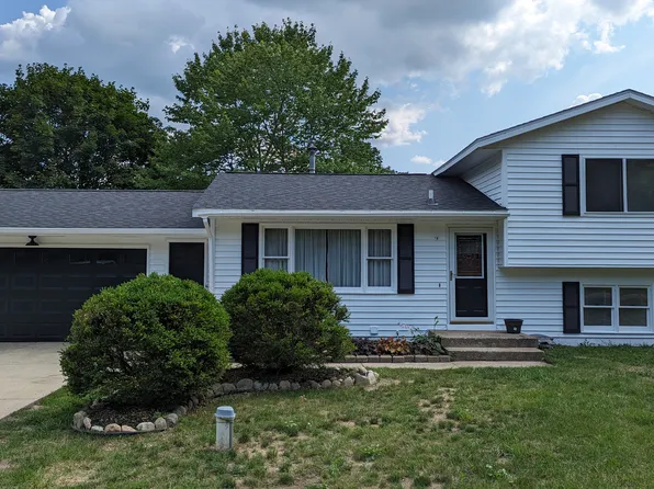 12215 Oakwood Shores St, Wayland, MI 49348