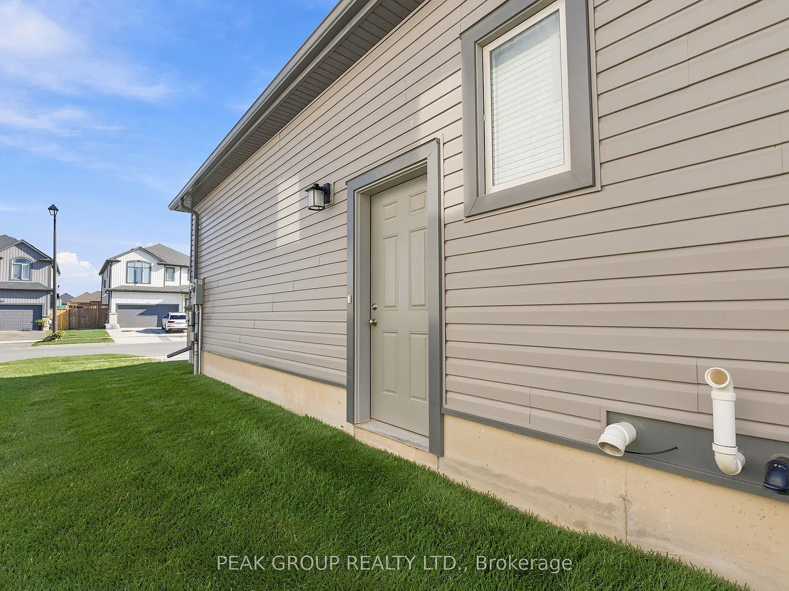 2 bed, $1,800 — Photo 2