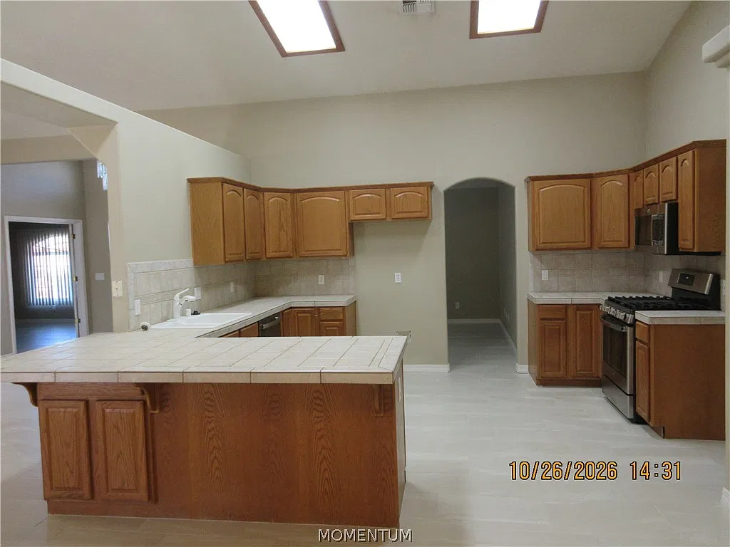 4 bed, 2.5 bath, 2381 sqft, $2,800 — Photo 4