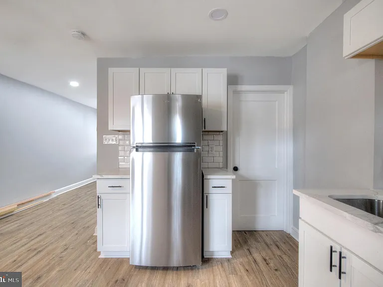 1327 Jackson St — Photo 11