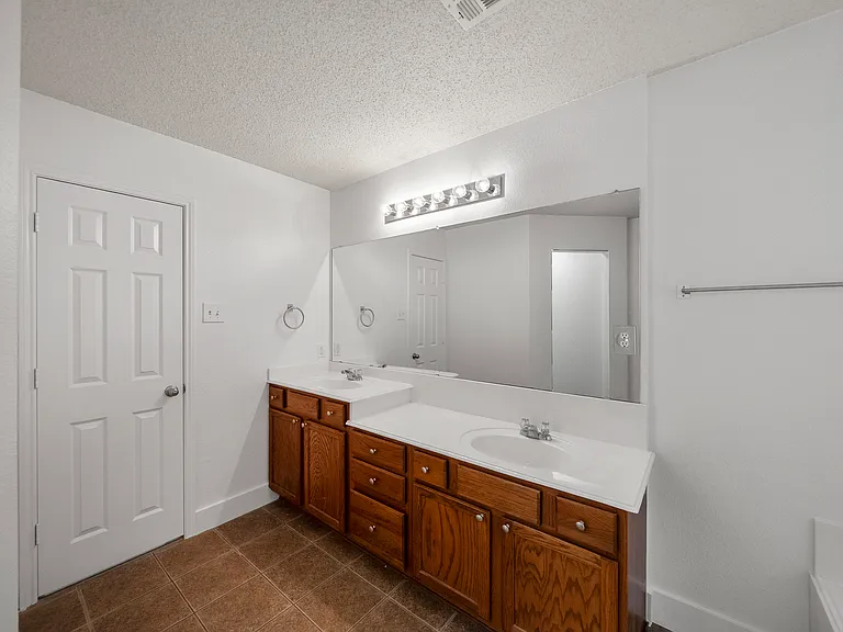 526 Wyoming Dr — Photo 27