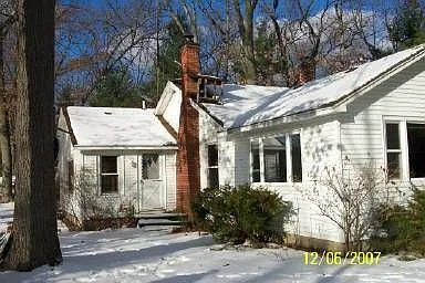 4483 S River St photo 1