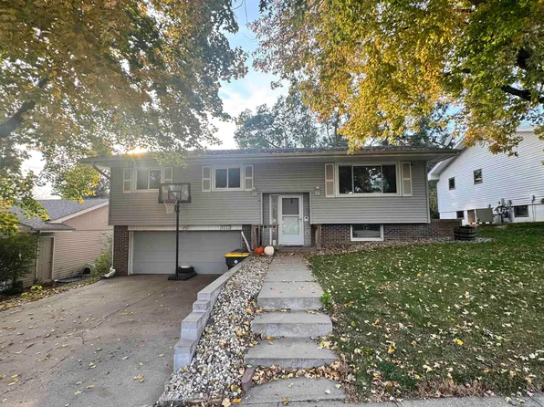 3113 S Oleander St, Sioux City, IA 51106