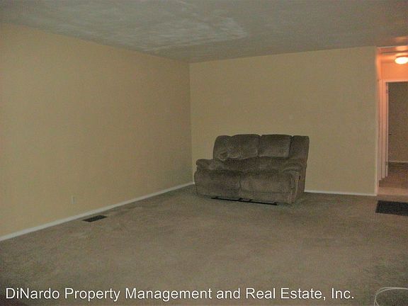 5th image of 1161 Hillcrest Dr
