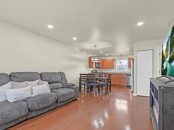 3rd image of 73 Wren Rd