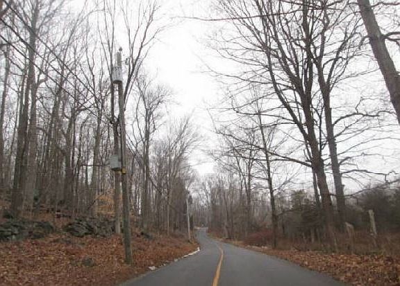 Exterior Neighborhood (street photo)