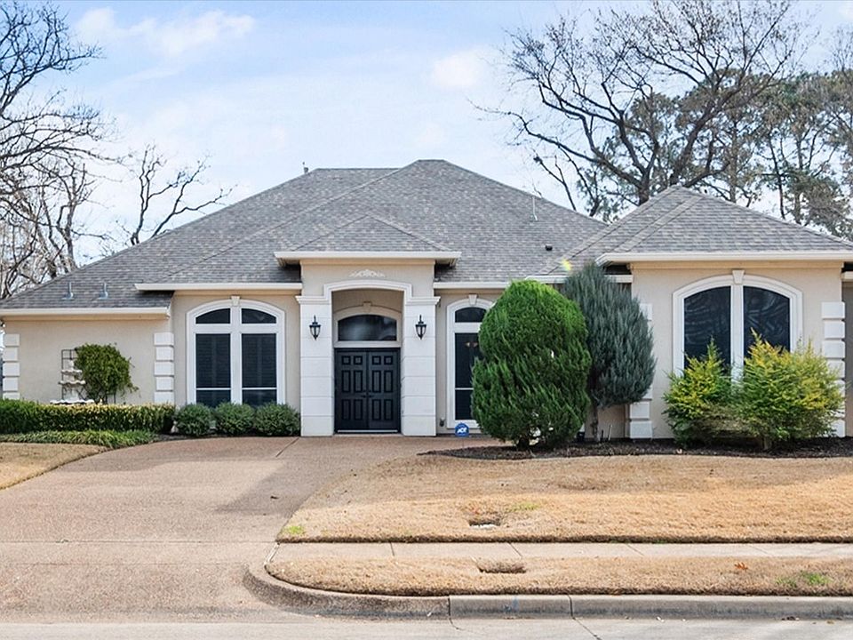 1st image of 4821 Lakewood Dr