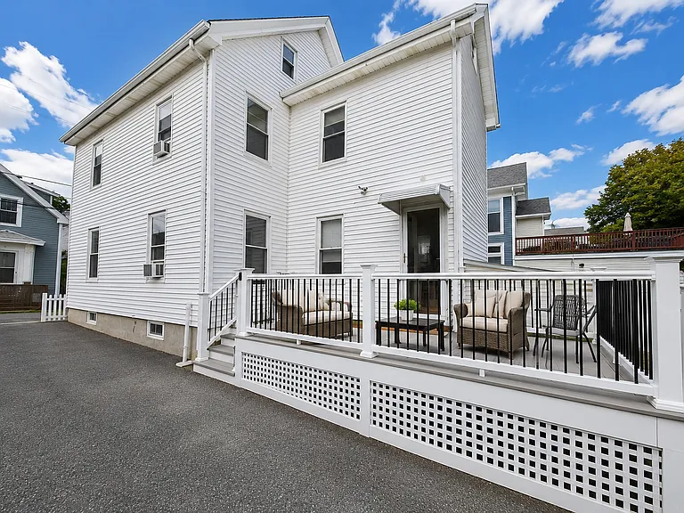 27 Franklin Ave — Photo 17