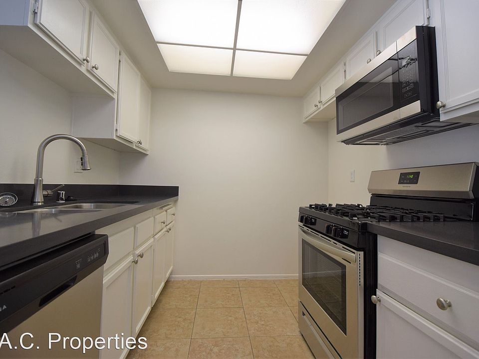 1st image of 12249 Oxnard St #9544728