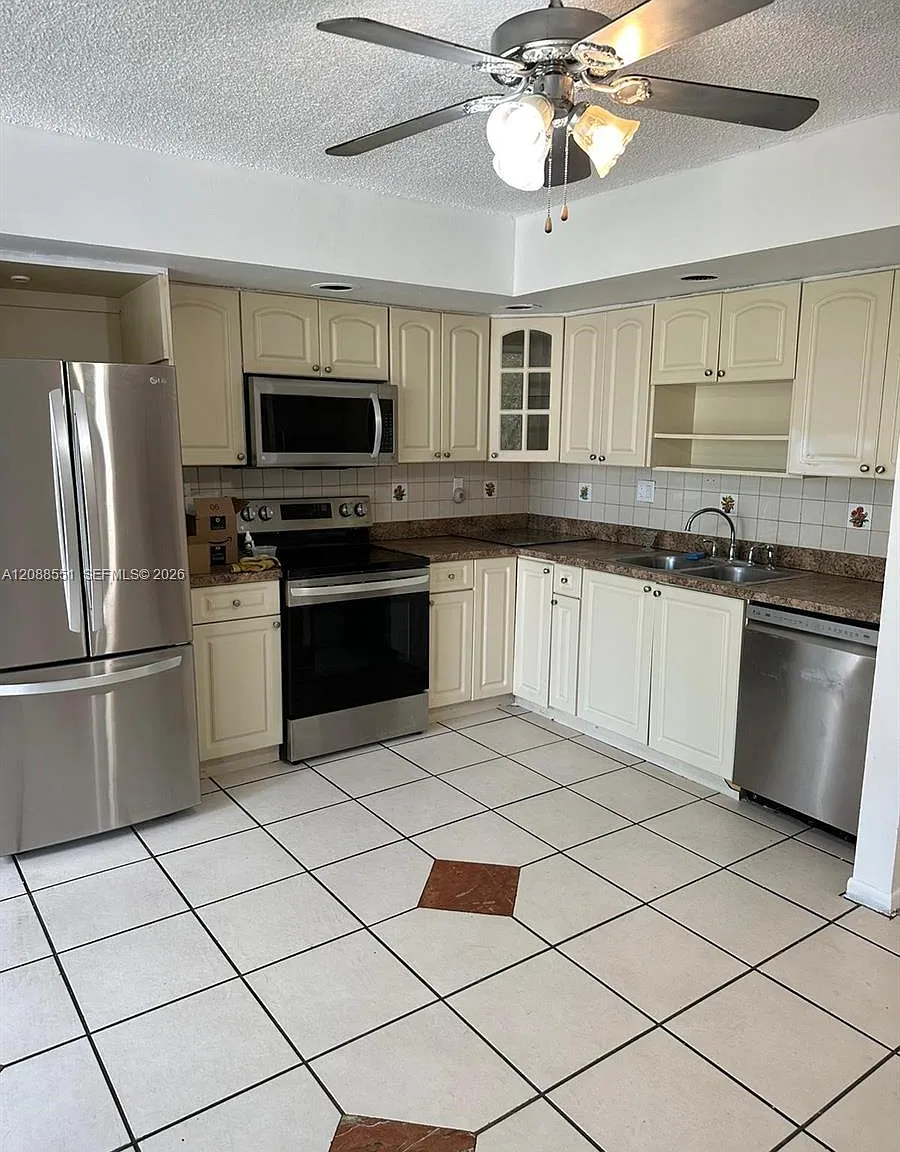 Horizons West Condo #2 — Photo 4