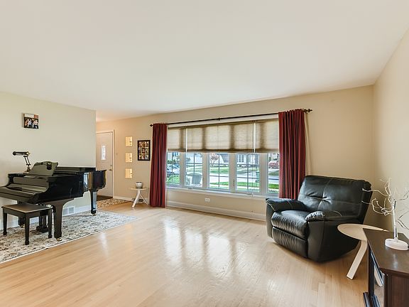 3rd image of 10335 S Lacrosse Ave