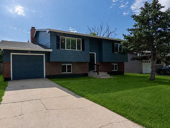 2nd image of 925 Arrawanna Street
