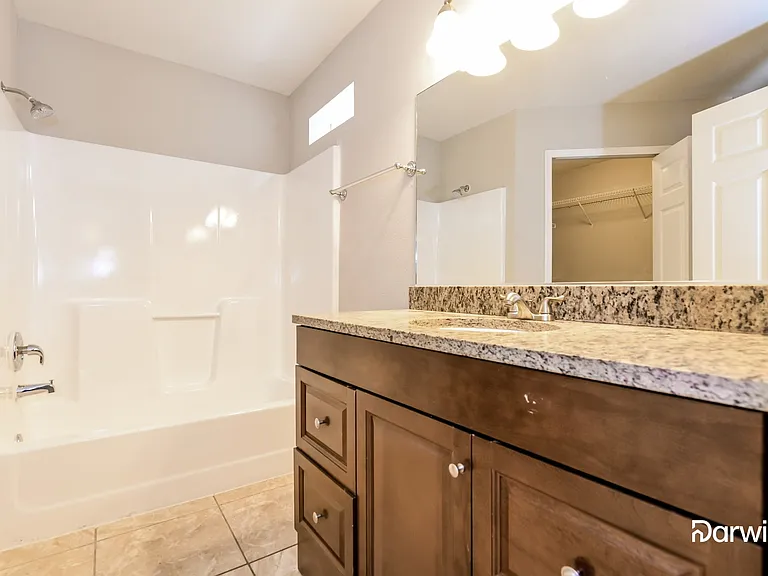 1237 S Park Ave — Photo 10
