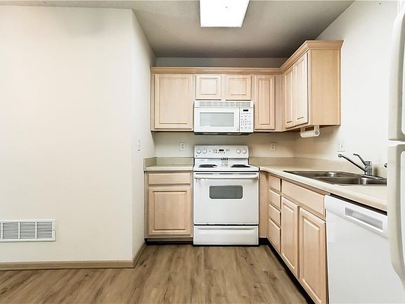 5th image of 10645 E 46th Ter