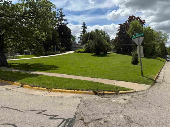 Leif Erikson Dr, Decorah, IA 52101