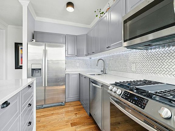 5th image of 79 Hamilton Pl #Penthouse 23