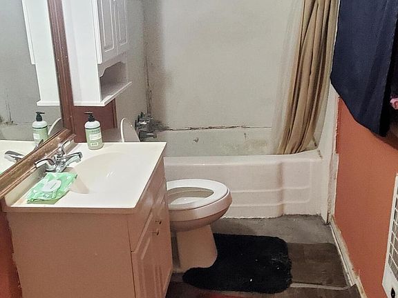 3rd image of 2831 Nichols Ave