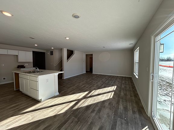 3rd image of 24434 Kercheval St