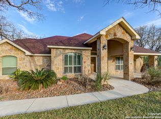 160 Copper Ridge Dr, Floresville, TX 78121