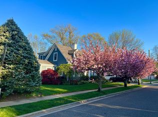 17 Buckminster Rd, Rockville Centre, NY 11570