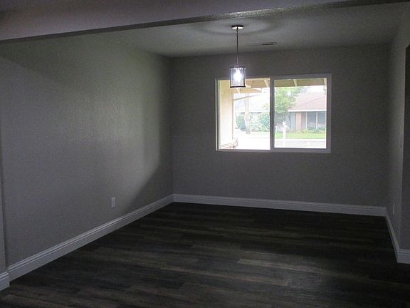5th image of 2307 Crestview Dr