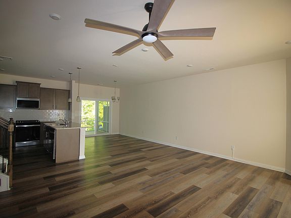 5th image of 1504 Glacier Dr