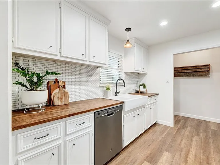 13313 Effingham St — Photo 13