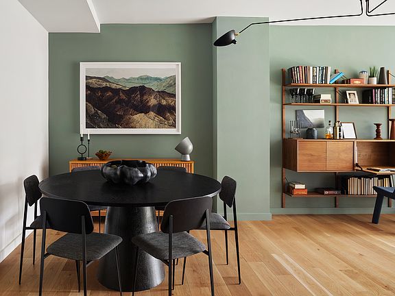 3rd image of 547 W 47th St Room 324
