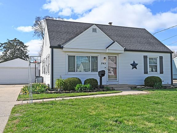 2nd image of 745 Magie Ave