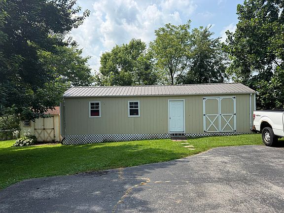 3rd image of 213 Maplewood Dr