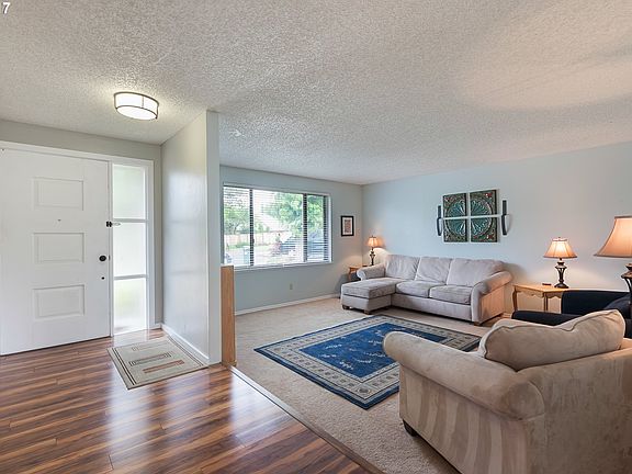 3rd image of 2460 SE Larkspur Ct