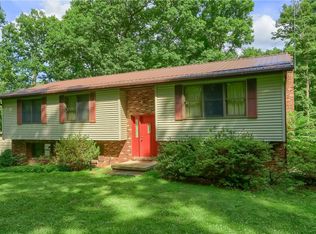 126 Chambers Ln, Evans City, PA 16033