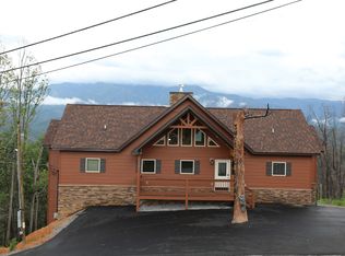 729 Wiley Oakley Dr, Gatlinburg, TN 37738