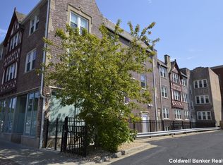 2343 W Irving Park Rd APT 2W, Chicago, IL 60618