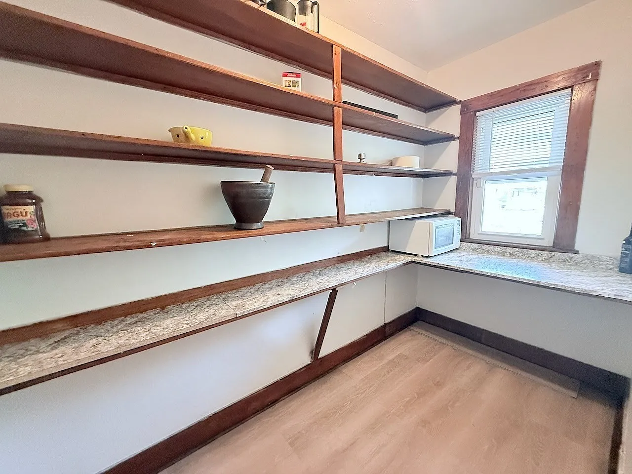 4 bed, 1.0 bath, 1425 sqft, $3,500 — Photo 4