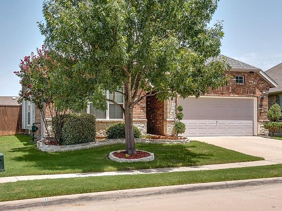 3rd image of 833 Lake Hollow Dr