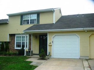 106 Calderwood Ln, Mount Laurel, NJ 08054