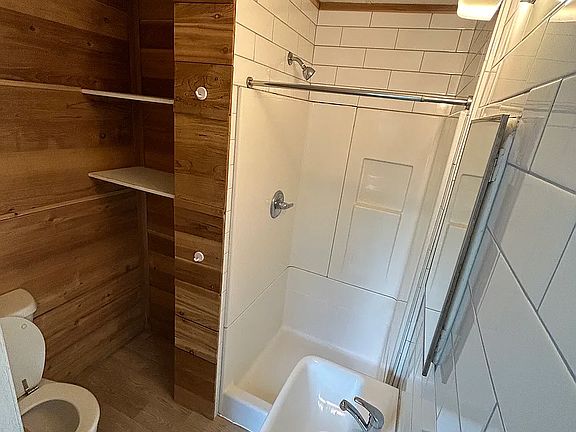 5th image of 419 4th St SE #8