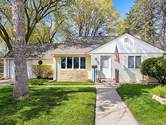 2nd image of 2099 La Crosse Ave