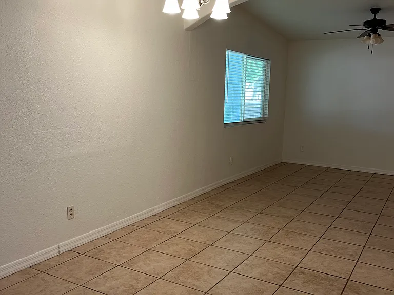 120 S San Jose Dr — Photo 12