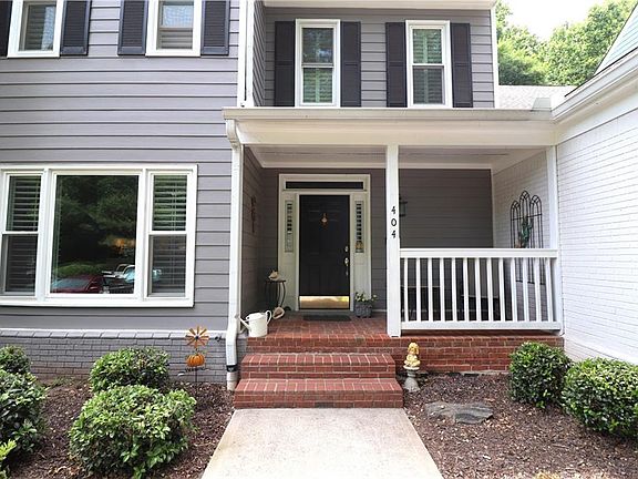 2nd image of 404 Bridle Path