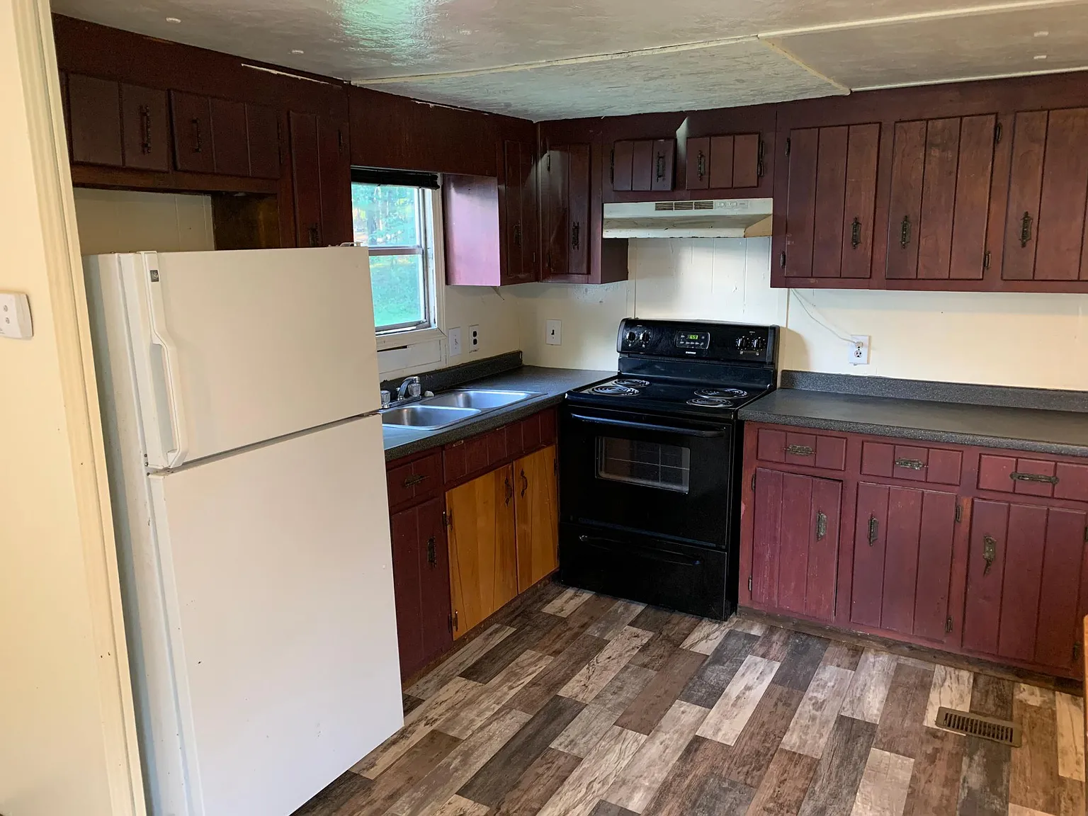 111 J Cobb Dr — Photo 1