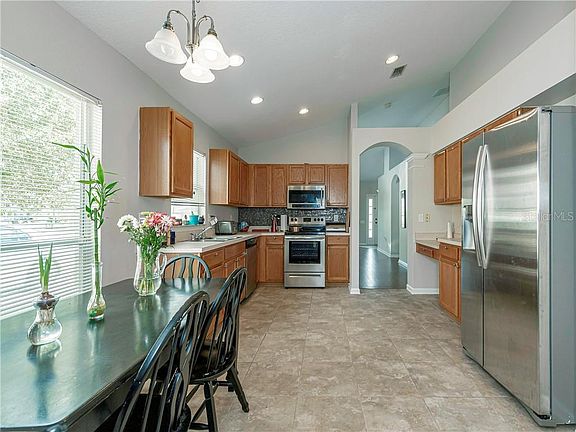 3rd image of 1043 Summer Breeze Dr