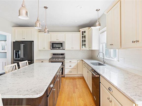 2nd image of 11 Geddes Farm Ln