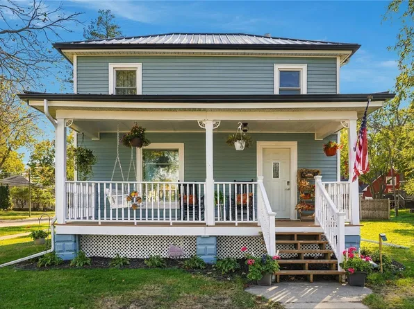 409 3rd St SE, Independence, IA 50644