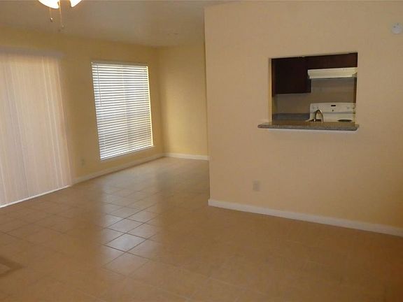 3rd image of 16111 Aspenglenn Dr APT 907