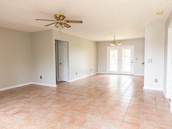 4th image of 29 Dustin Ln